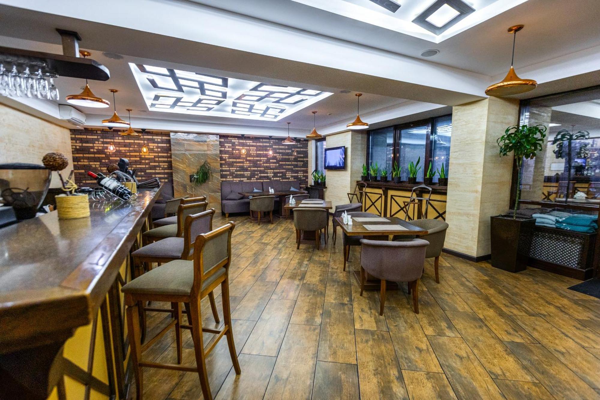 Plaza Hotel Almaty Extérieur photo