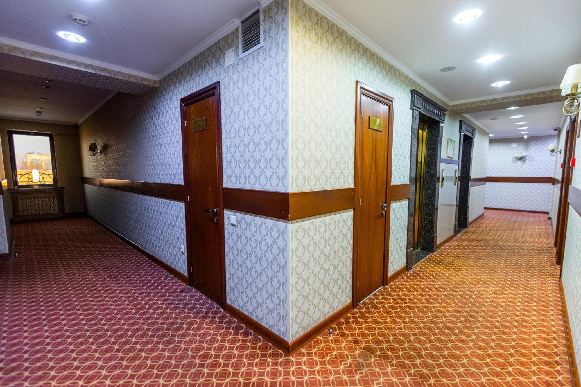 Plaza Hotel Almaty Extérieur photo