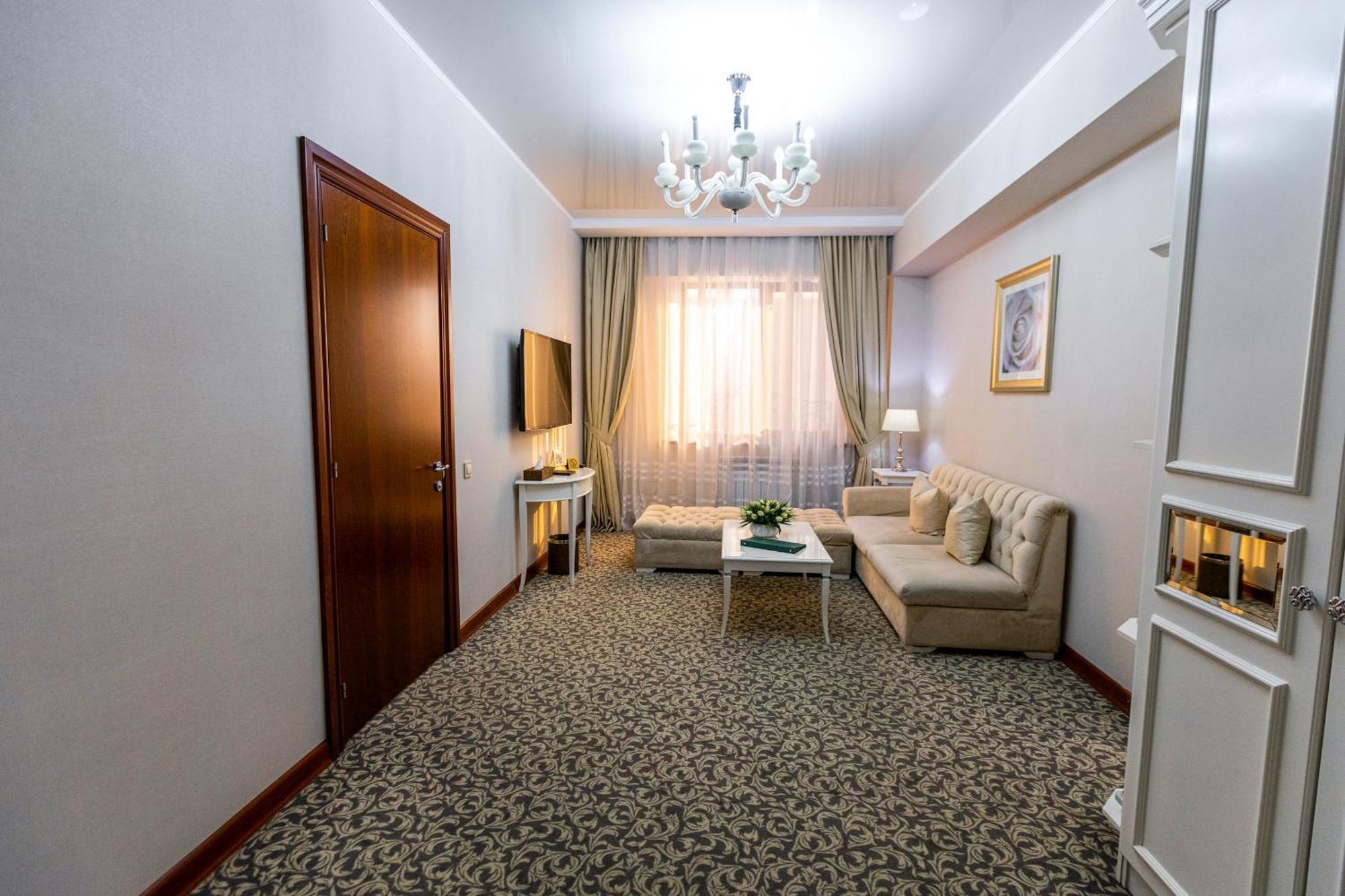 Plaza Hotel Almaty Chambre photo
