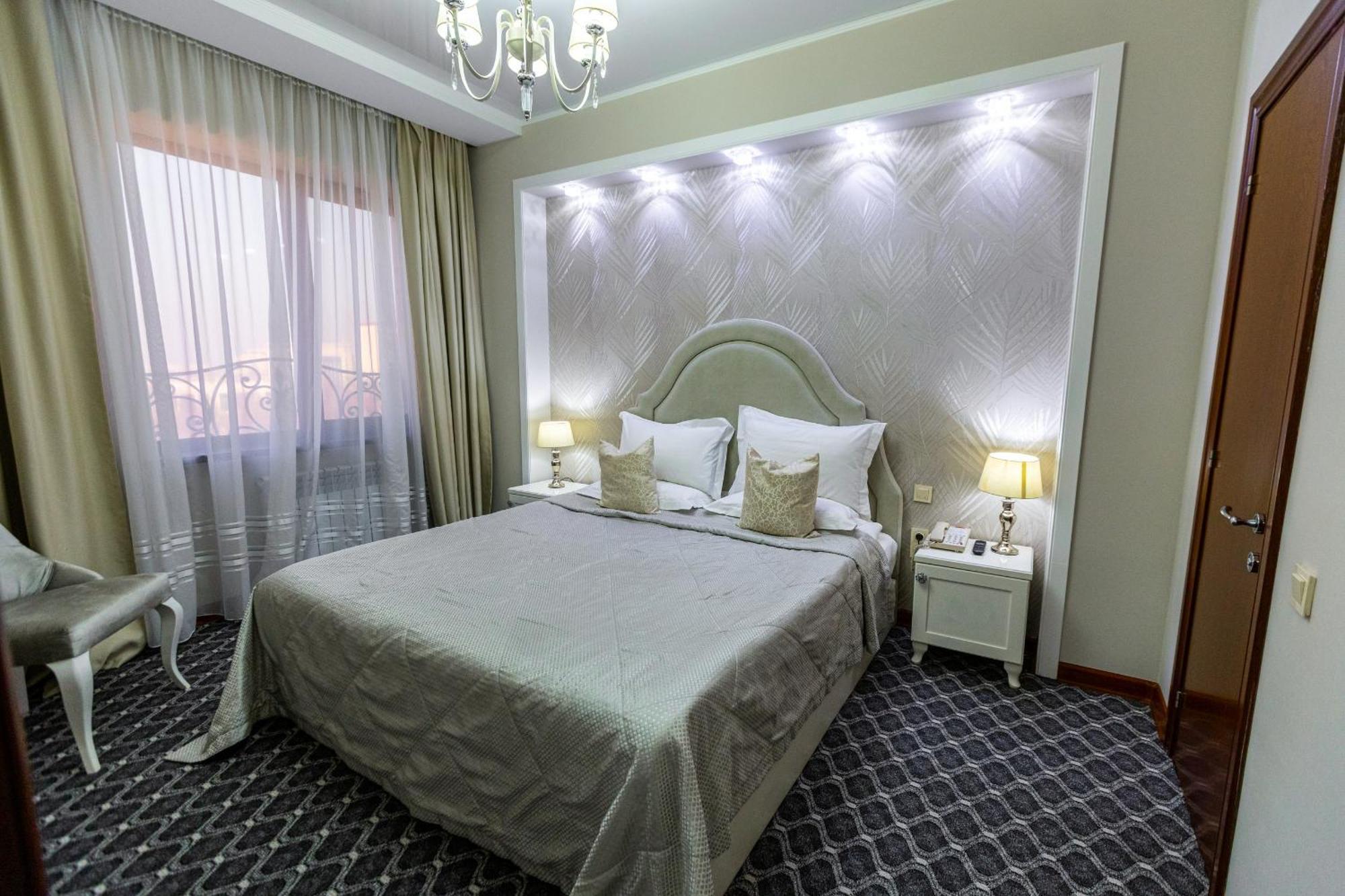 Plaza Hotel Almaty Extérieur photo