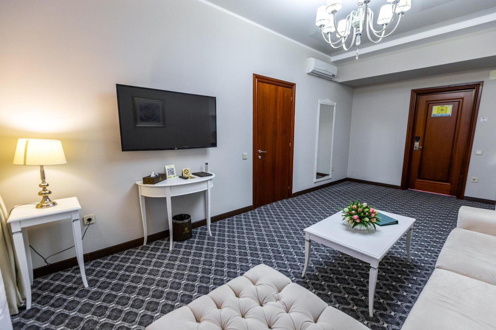 Plaza Hotel Almaty Chambre photo