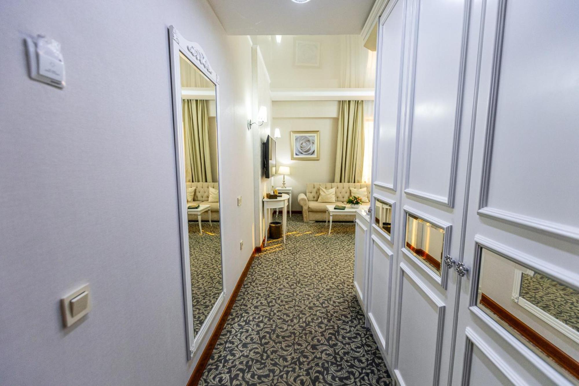 Plaza Hotel Almaty Chambre photo
