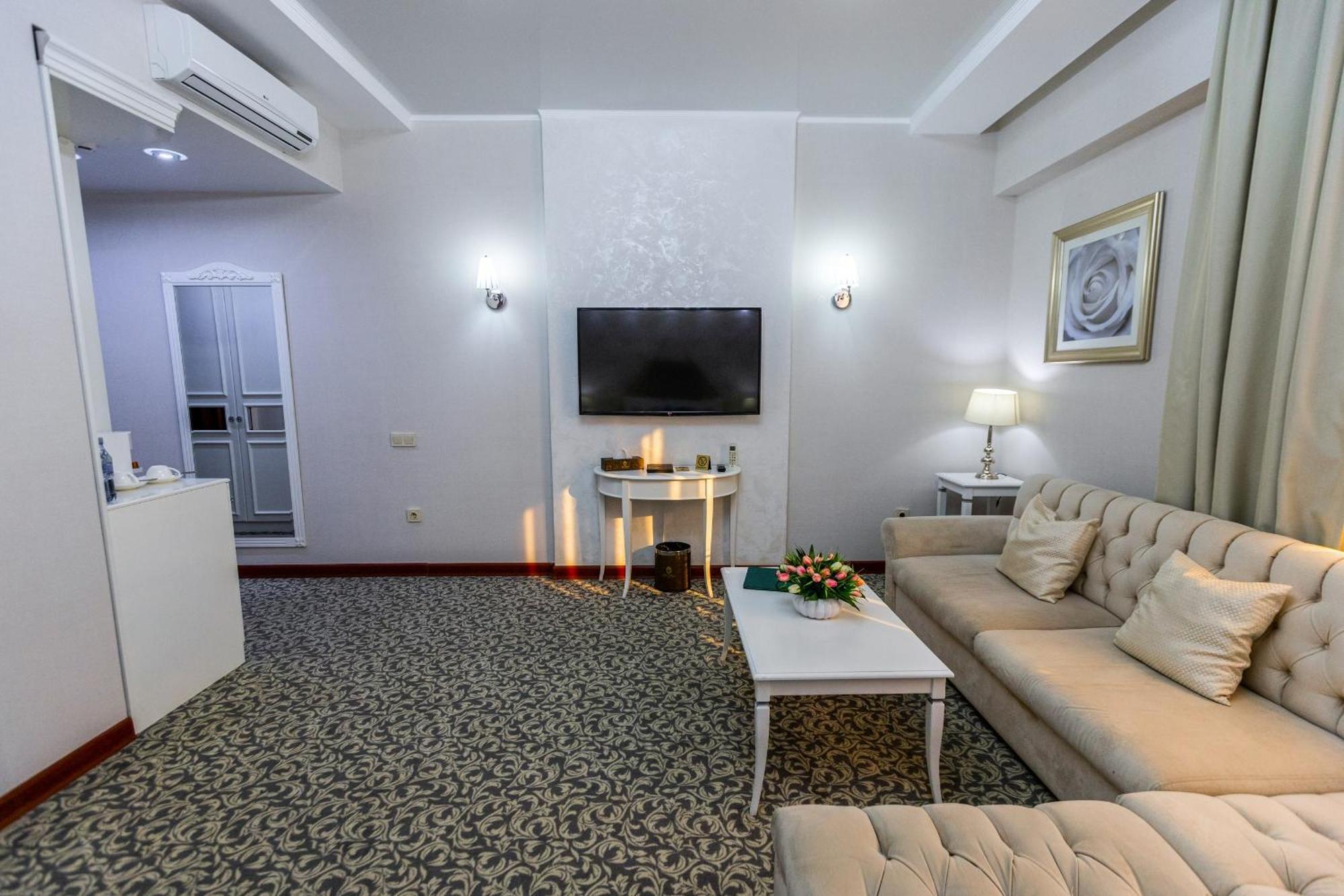 Plaza Hotel Almaty Chambre photo