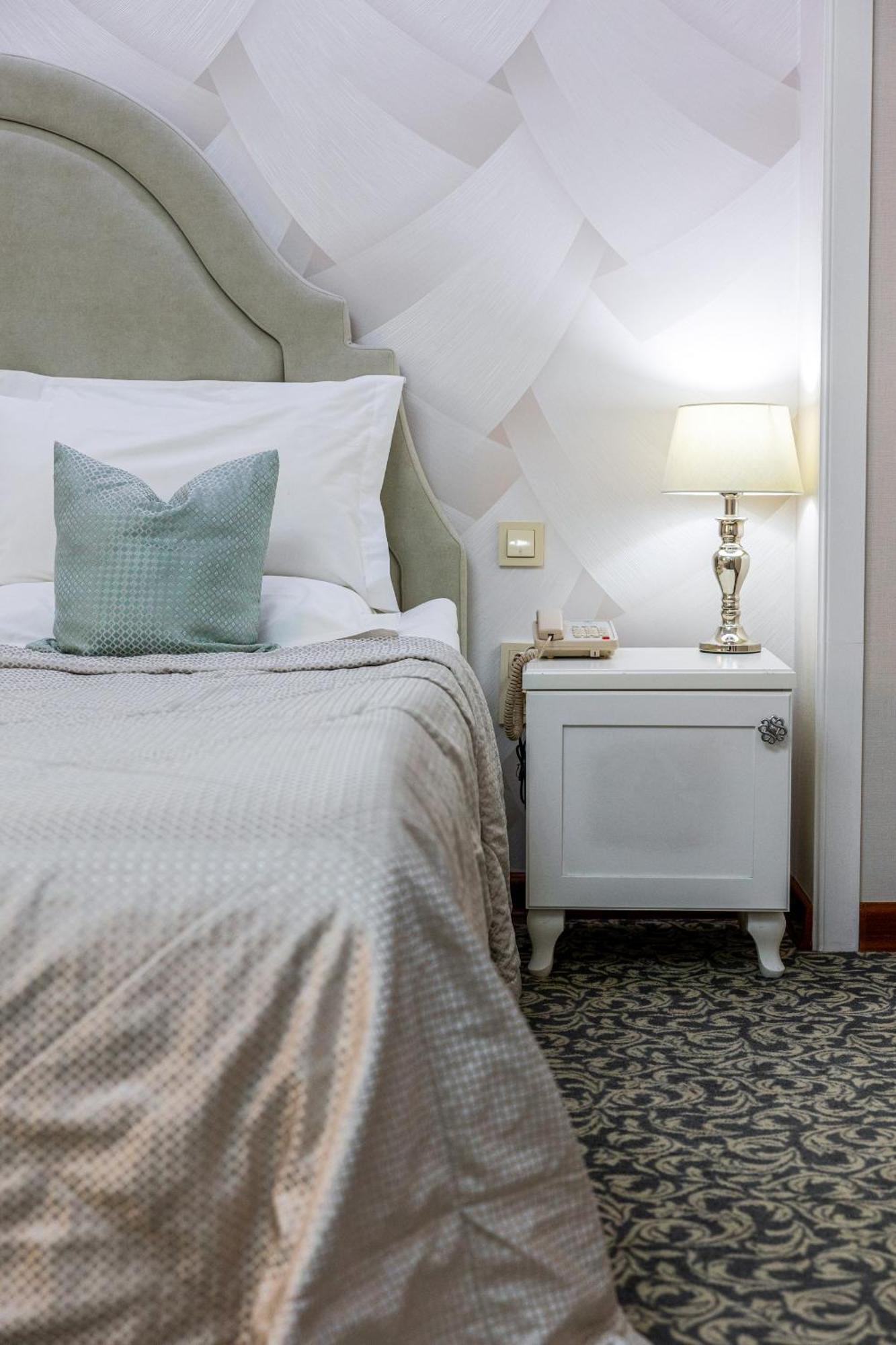 Plaza Hotel Almaty Chambre photo
