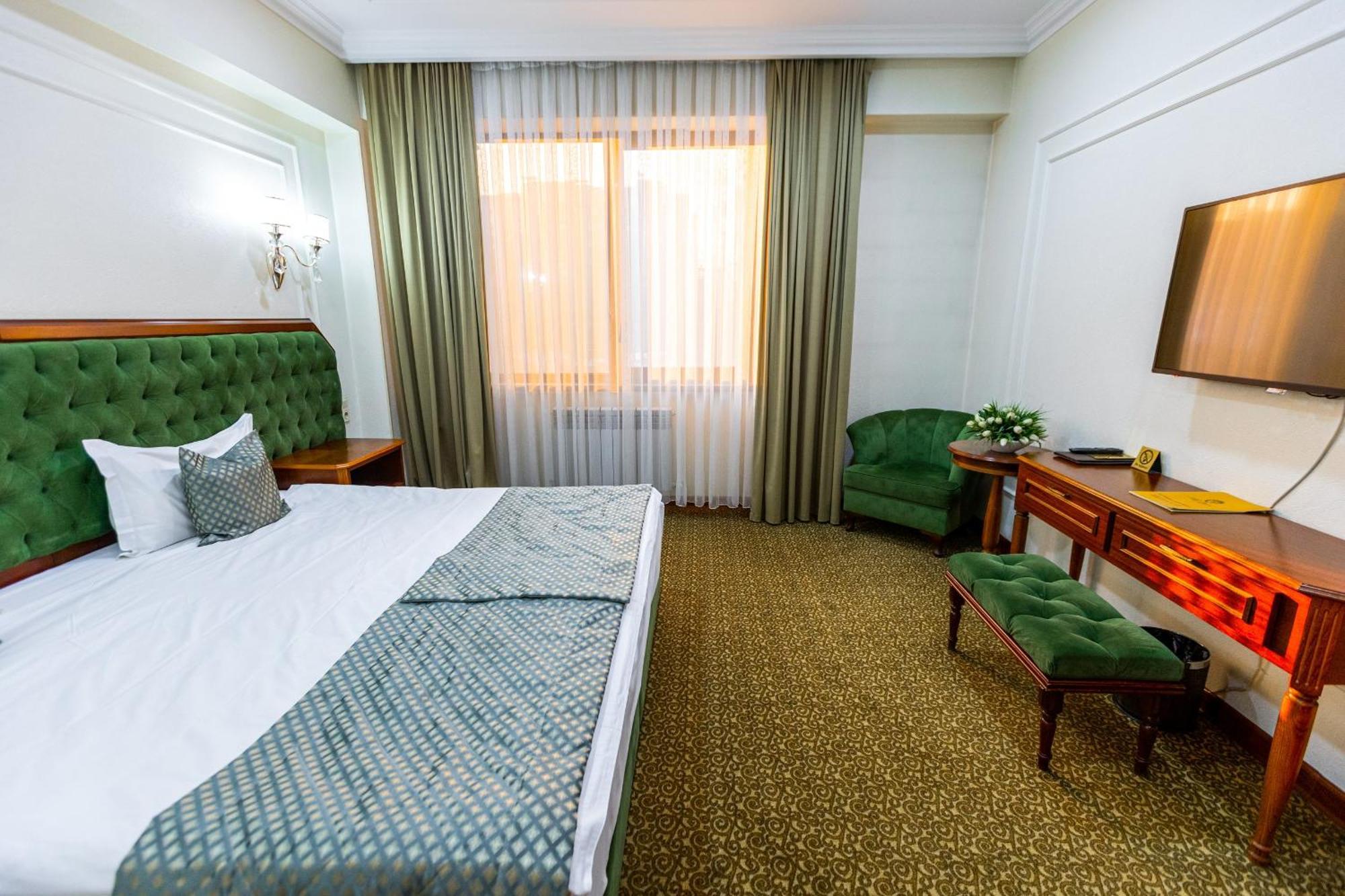Plaza Hotel Almaty Chambre photo