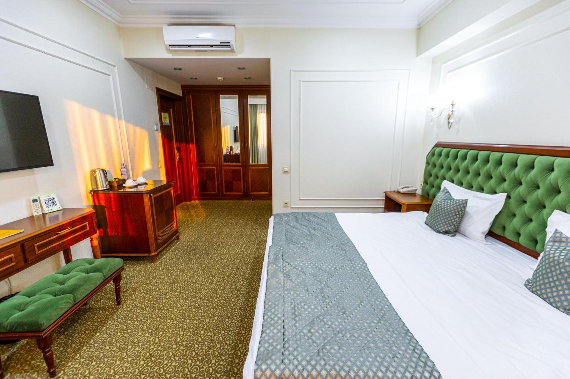Plaza Hotel Almaty Chambre photo
