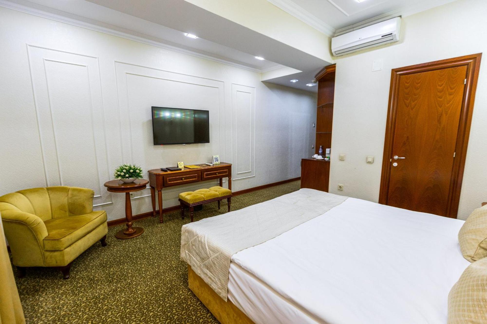 Plaza Hotel Almaty Chambre photo