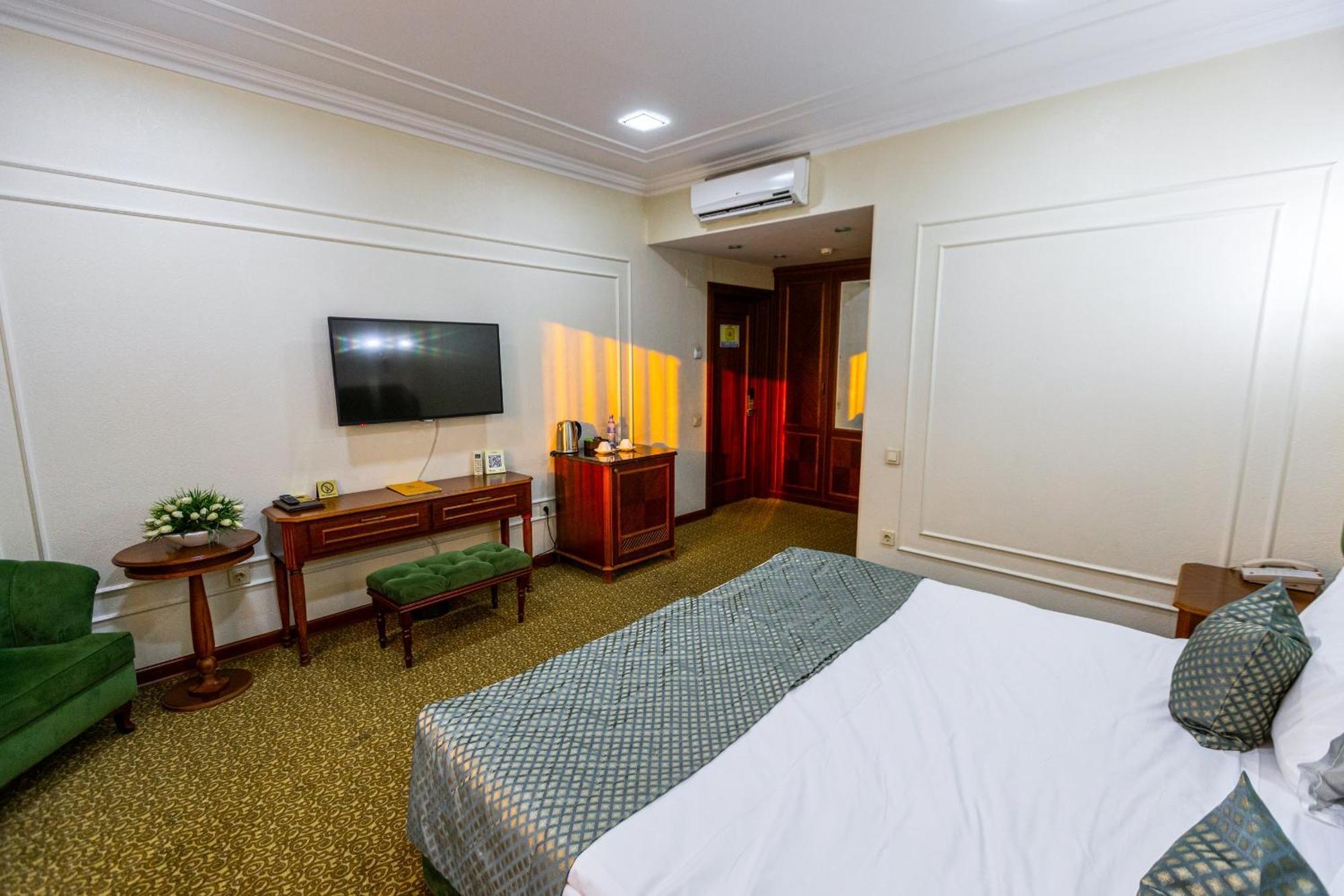 Plaza Hotel Almaty Chambre photo