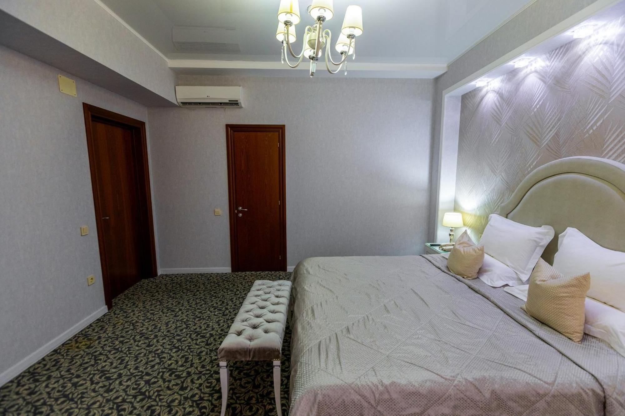 Plaza Hotel Almaty Chambre photo
