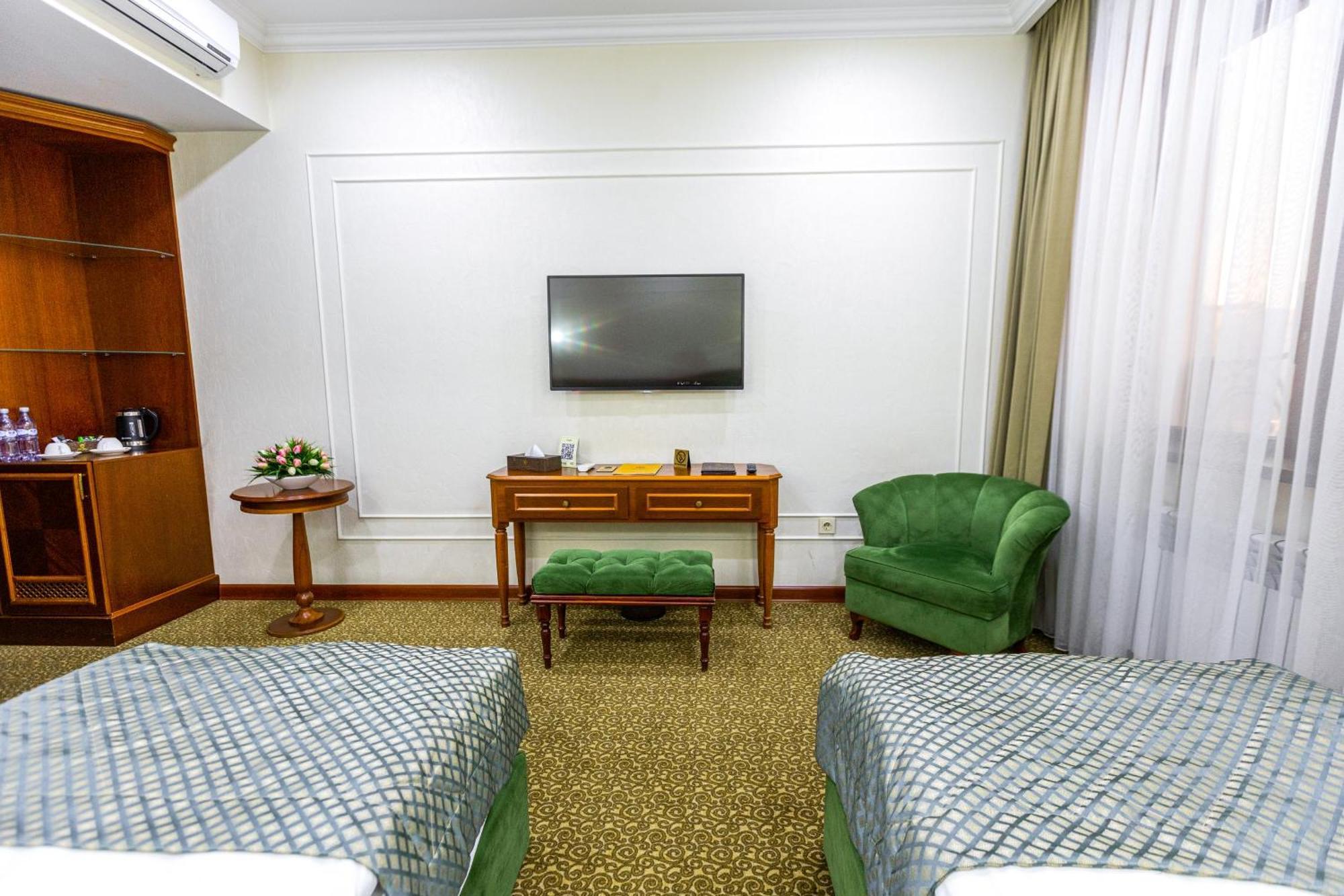 Plaza Hotel Almaty Chambre photo