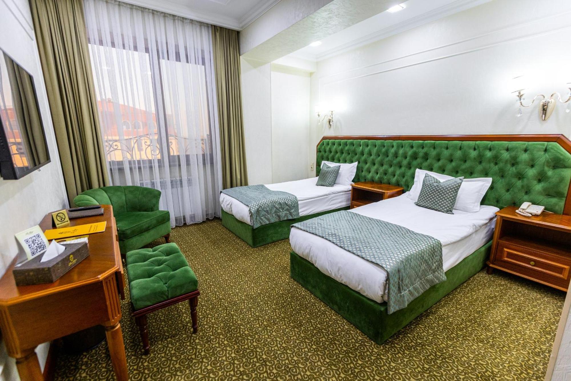 Plaza Hotel Almaty Extérieur photo