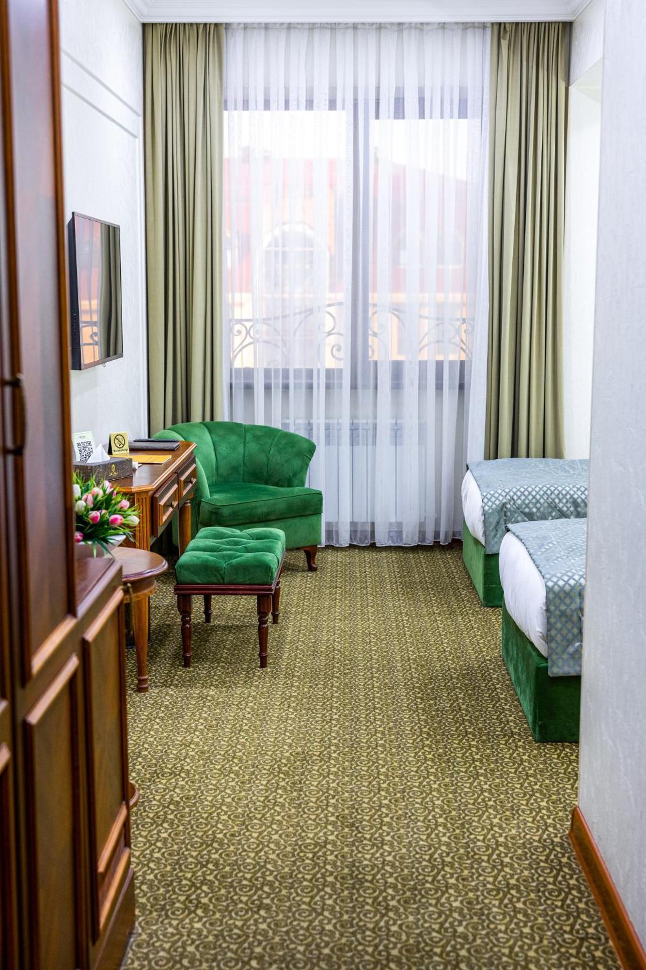 Plaza Hotel Almaty Chambre photo