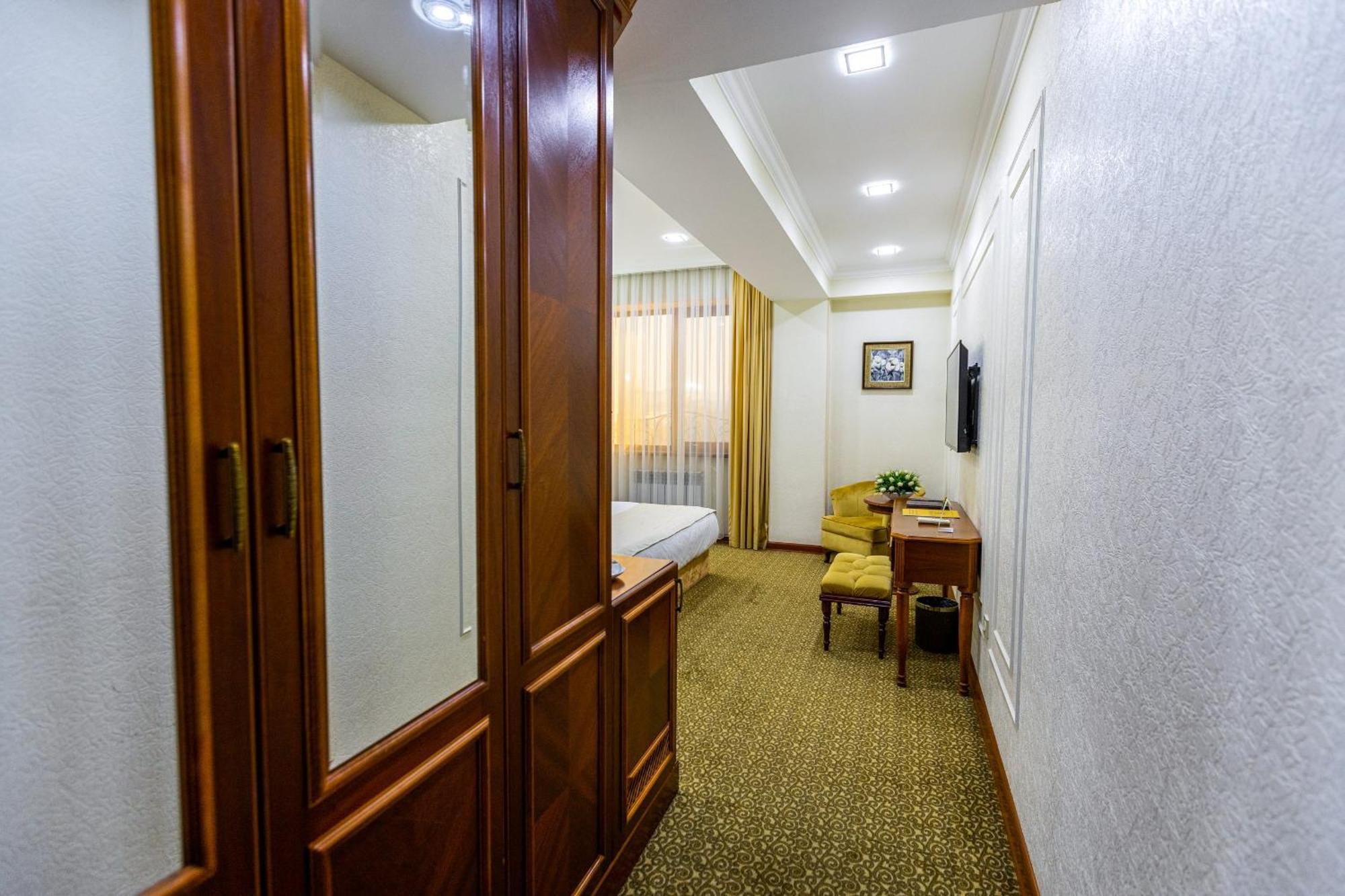 Plaza Hotel Almaty Chambre photo