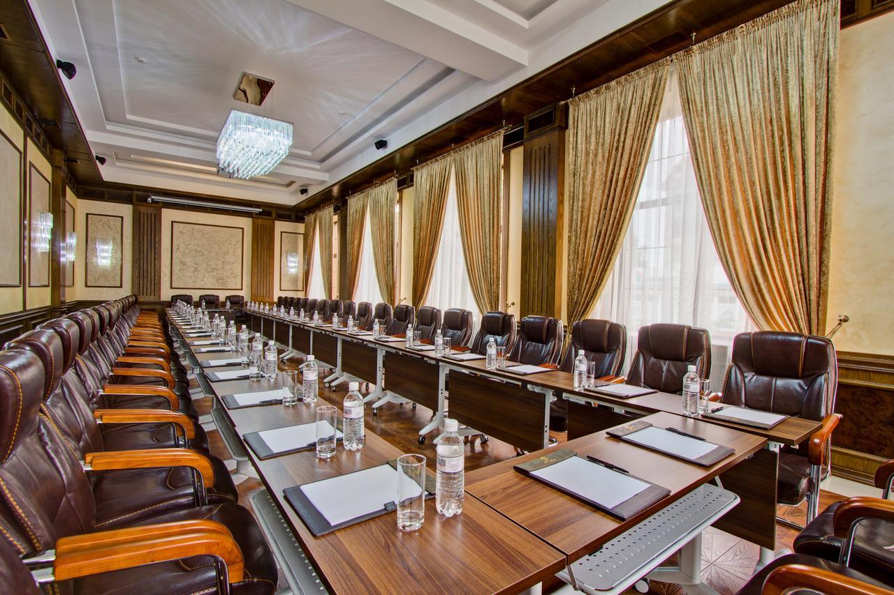 Plaza Hotel Almaty Extérieur photo